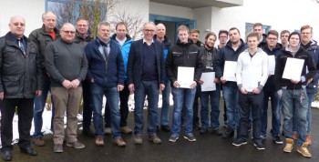 Mit Erfolg legten die neuen Elektroniker ihre Gesellenprüfung ab. Foto: Wolfgang Scholz Mit Erfolg legten die neuen Elektroniker ihre Gesellenprüfung ab. Foto: Wolfgang Scholz