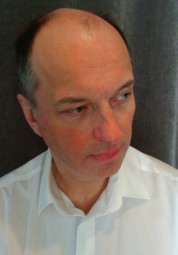 Dr. Thomas Wiegand referiert im Haus an der Eder zum Thema "China unter Druck – Fragen zur globalen Dimension der wirtschaftlichen Entwicklung und die Auswirkungen auf Europa und die USA". Foto: nh Dr. Thomas Wiegand referiert im Haus an der Eder zum Thema "China unter Druck – Fragen zur globalen Dimension der wirtschaftlichen Entwicklung und die Auswirkungen auf Europa und die USA". Foto: nh