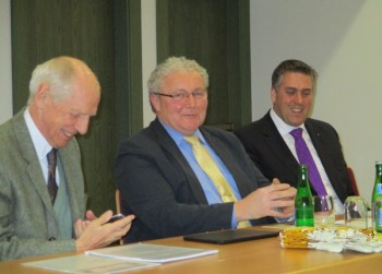 Prof. Dr. h.c. Ludwig Georg Braun bei der FDP Morschen im Bürgersaal. Daneben FDP-Spitzenkandidat Erwin Döhne und der FDP-Kreisvorsitzende Nils Weigand. Foto: Ute Müller-Hilgenberg Prof. Dr. h.c. Ludwig Georg Braun bei der FDP Morschen im Bürgersaal. Daneben FDP-Spitzenkandidat Erwin Döhne und der FDP-Kreisvorsitzende Nils Weigand. Foto: Ute Müller-Hilgenberg