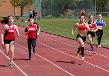 Marianne Goujard im 300-Meter-Lauf. Foto: nh