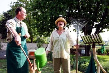 In Beeten und Bäumen, eine Gartenlesung mit Musik. Foto: Walter Menzlaw