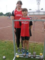 Lisa Arend und Alexander Ludwig überzeugten im Hammerwerfen. Foto: nh