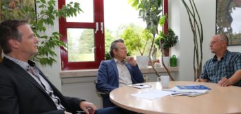 Die drei Chefärzte der Hephata-Klinik: Dr. Achim Bäcker, Prof. Dr. Geert Mayer und Dr. Bernd Schade (von links). Foto: nh Die drei Chefärzte der Hephata-Klinik: Dr. Achim Bäcker, Prof. Dr. Geert Mayer und Dr. Bernd Schade (von links). Foto: nh