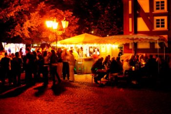 Gemütliche Atmosphäre auf dem Marktplatz von Melsungen. Foto: nh