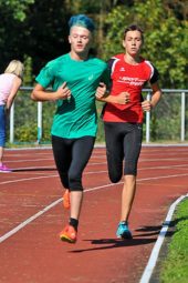 Im 800m-Lauf der U16 spielten die Melsunger ihre Stärken aus und überzeugten mit einem Doppelsieg durch Yannick Schleider (an 2. Stelle) und Stojan Nikolic. Foto: nh