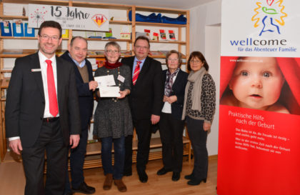 Spendenübergabe beim Verein Familienzentrum und Elternschule Schwalm-Eder. Foto: nh Spendenübergabe beim Verein Familienzentrum und Elternschule Schwalm-Eder. Foto: nh