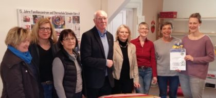 In der Mitte Präsident Nitsch, re. daneben die Vorsitzende Inge Koch und die Leiterin Martina Theis und weitere Damen des Vorstandes. Foto: nh In der Mitte Präsident Nitsch, re. daneben die Vorsitzende Inge Koch und die Leiterin Martina Theis und weitere Damen des Vorstandes. Foto: nh