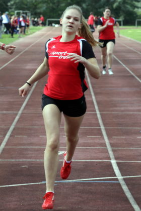 Franziska Ebert, die früher hessische Schülermeisterin über 300 Meter, überzeugte bei der Ausscheidung mit der schnellsten Zeit. Foto: Lothar Schattner