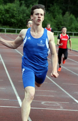 Vorjahres-Schüler Anton Umbach (Treysa) war mit 11,96 Sekunden schnellster Sprinter über 100 Meter. Foto: Lothar Schattner