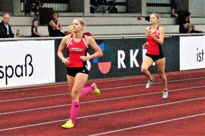 Nele Grenzebach kam zwar auf der Zielgeraden noch auf, aber sie konnte Rabea Pöppe nicht mehr einholen. Foto: nh