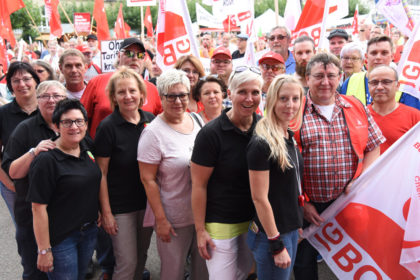 Beschäftigte der B. Braun Melsungen AG auf der DGB-Rentendemo in Kassel. Foto: nh