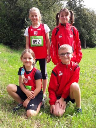 Hinten: Leonie Harle und Celina Ide. Vorne: Greta Umbach und Luca Webrink. Foto: S. Wehbrink