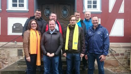 Vertreter von CDU, SPD, FDP und AfD. Vorne von links: Martina Sandrock (CDU), Timo Riedemann (SPD), Stefan Mann (FDP), Dr. Volker Iber (AfD). Hinten von links: Lars Kühn (CDU), Olaf Schüssler (SPD), Nils Weigand (FDP) und Mathias Kratsch (AfD). Foto: nh