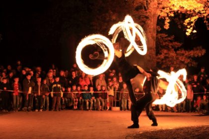 Nach den großen Erfolgen in den Vorjahren findet auch in diesem Jahr wieder das Lichterfest im Tierpark Sababurg statt. Foto: nh