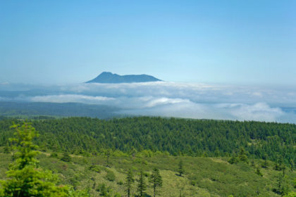 Blick über die Vulkaninsel Kunaschir. Foto: Peter Romanow