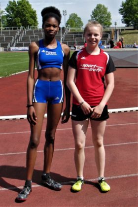 Holly Okuku (Baunatal) und Vivian Groppe (Melsungen) sorgten für die Höhepunkte beim Baunataler Sprint-Zweikampf. Foto: nh