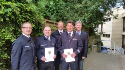 Stellvertretender Stadtbrandinspektor Peter Urban, neuer Wehrführer der Wehr in Neukirchen Robin Schlemmer, Stadtbrandinspektor Andres Keßler, stellvertretender Wehrführer Thomas Kraske und Bürgermeister Klemens Olbrich (v.l.). Foto: nh