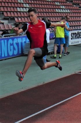 Yannick Schleider belegte mit persönlicher Bestweite von 12,25 Meter den zweiten Platz im Dreisprung der U18. Foto: nh