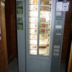 Aufgebrochener „Eierautomat“. Foto: Polizei | nh