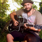 Ben Black aus Homberg holt euch mit der Gitarre direkt in sein Leben. Foto: nh