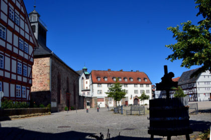 Schlosskirche und Gouverneursflügel am Paradeplatz. Foto: Schmidtkunz