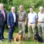 Fördermittelübergabe (v.li.): Dirk Siemon, Jürgen Kaufmann, Michael Weigt , Matthias Wettlaufer und Heinrich Riehm. Foto: nh