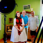 Rotkäppchen Lisa-Marie Schäfer, Filmemacher Rainer Wälde, Kameramann Josua Graf (v.l.). Foto: nh