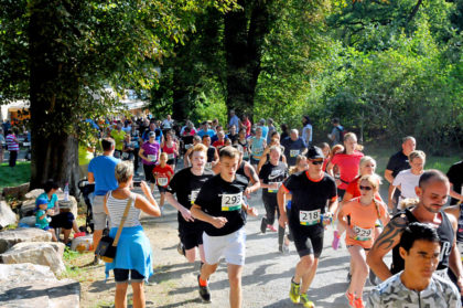 In der prallen Sommerhitze drehten die Läufer/innen ihre Runden. Foto: nh