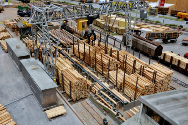 Holz im Wirtschaftskreislauf, dargestellt im Eisenbahnmodell. Foto: Jörg-Dieter Klatt