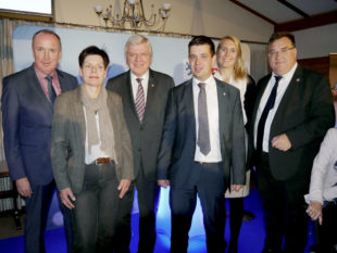 Gruppenbild der lokalen CDU-Größen mit Ministerpräsident Volker Bouffier. Foto: nh