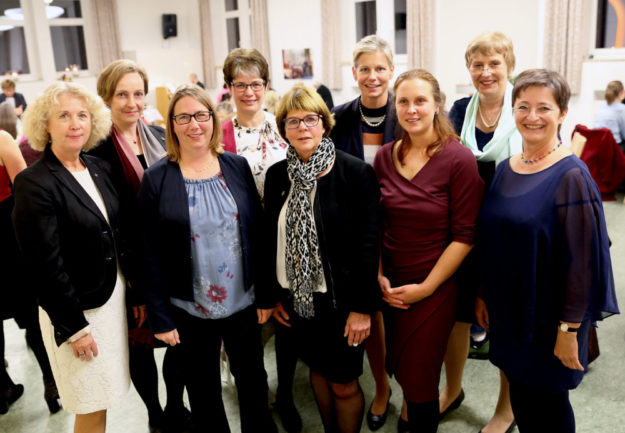 Frauenmahl Orga (v.li.): Marita Natt, Prof. Dr. Evelyn Korn, Tamara Morgenroth, Angela Weigand, Inge Fleschenberg, Clarissa Graz, Anne Rudolph, Inge Wickert und Annette Hestermann. Foto: Hephata