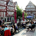 Ab den späten Nachmittagsstunden geht die Zeit am 25. Oktober in den Homberger Nachtmarkt über. Foto: nh