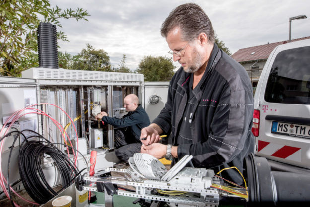 Der Breitbandausbau kommt in Melsungen jetzt gut 4.000 Haushalten zugute. Foto: Telekom