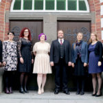 Prälat Bernd Böttner, Diakonin Kathrin Rühl, Diakonin Katharina Brückmann, Diakonin Teresa Klingelhöfer, Diakon Matthias Dorner, Diakonin Andrea Rössler, Diakonin Sarah Gramann und Pfarrer Maik Dietrich-Gibhardt (v.li.). Foto: Hephata