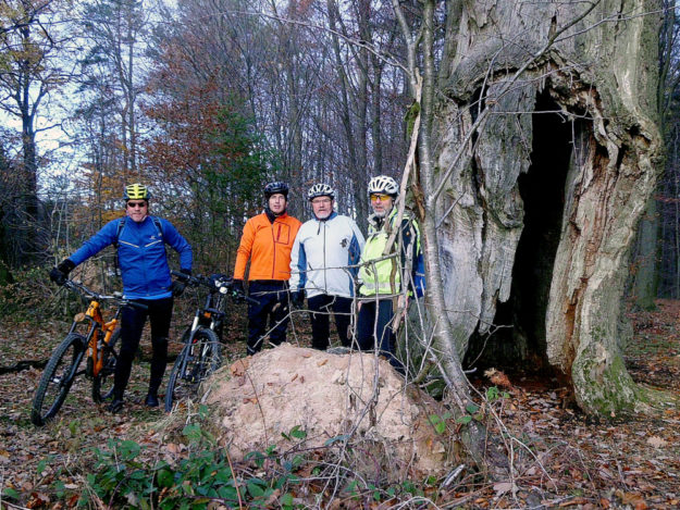 Mountainbikder an der hohlen Eiche. Foto: nh