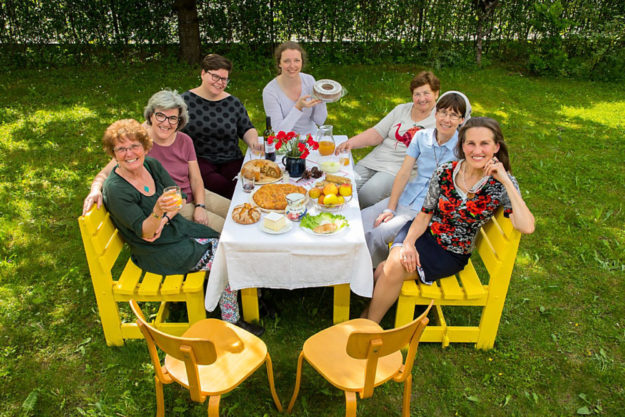 Kommt, alles ist bereit – Dieses Wort aus dem Lukasevangelium wird hier von den Frauen als Einladung zu einem Mahl verstanden. Foto: WGT e.V. | Heine