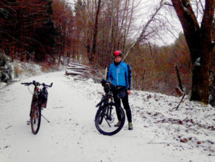 Kurze Pause auf einer MTB-Tour im Steinatal nahe der Daubenmühle. Foto: ADFC