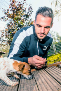 Michael Allendorf nimmt ebenfalls mit Hündchen an der PR-Aktion teil. Foto: Alibek Käsler