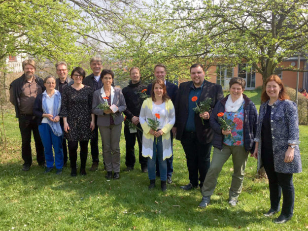 Volker Herrmann, Angelika Baier-Schops, Maik Dietrich-Gibhardt, Kathrin Rühl, Thorsten Garbitz, Irene Trumpik, Robert Skott, Sabrina Baumgartl, Philip Krieger, Sebastian Jacobmeyer, Mireika Jäckel-Westphal und  Regina Sommer (v. li.). Foto: Hephata