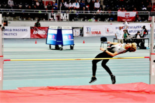 Jutta Pfannkuche bei ihrem Sprung über 1,34 m, der ihr den WM-Titel einbrachte. Foto: nh