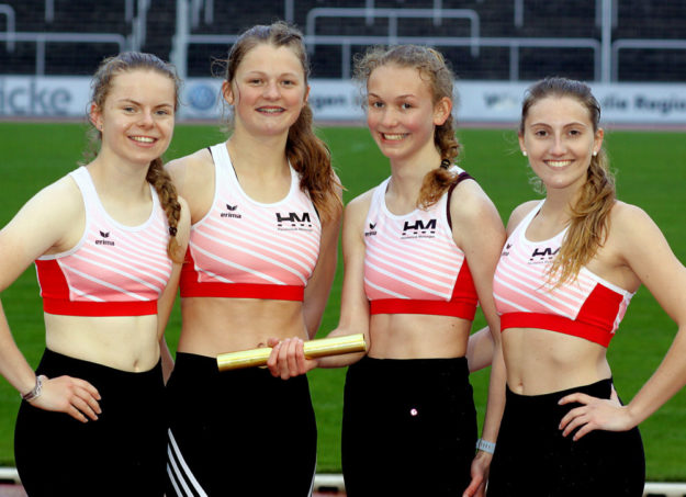 Die Melsunger Teenager Vivian Groppe, Nele Schmoll, Ella Gleim und Sophia Hog holten sich die Nordhessenmeisterschaft über 4x100m der Frauen. Foto: nh