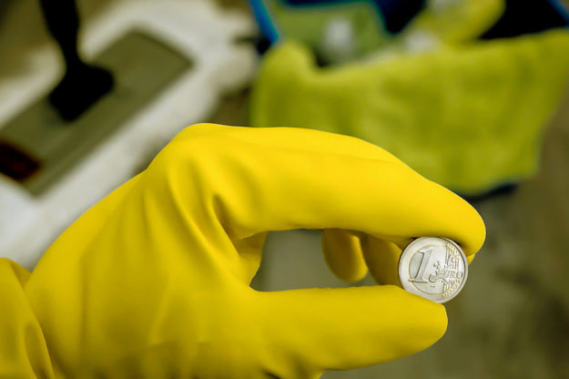 Jeden Euro zweimal umdrehen? Wenn die Friedenpflicht der Gebäudereiniger endet, müssen sich die Unternehmer warm anziehen. Foto: IG BAU