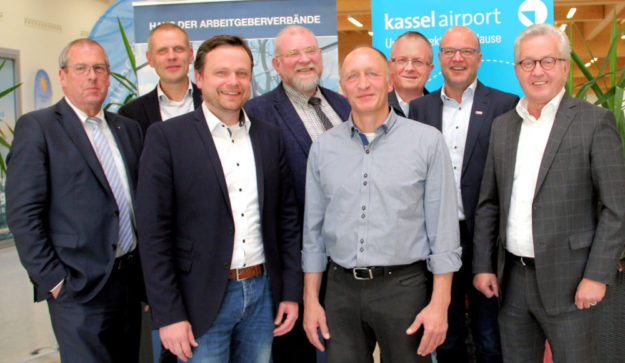 Michael Hohmann, wiedergewählter UNH-Vorstandsvorsitzender, Thomas Meyer, Lars Ernst, Stefan Lange, Roger Siebert, Markus Müller, Stefan Veltum mit UNH-Hauptgeschäftsführer Jürgen Kümpel (v.li.). Foto: nh