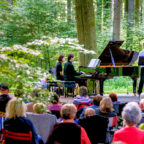 Ein Waldkonzert mit Flügel bietet die Musikakademie Louis Spohr in Kürze im Wildpark Knüll. Foto: Heiko Meyer