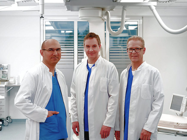 Die Experten des HGZ Nordhessen (v.li.): Dr. med. Elvan Akin, Dr. med. Matthias Schulze und Dr. med Peter Dahl freuen sich auf einen spannenden Abend. Foto: Asklepios