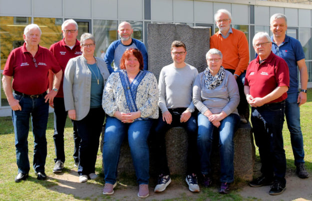 Das Bild zeigt (v.li.): Ulrich Manthei, Wilfried Koch, Barbara Möller, Jörg-Thomas Görl, Katja Köhler-Nachtnebel, Tobias Stang, Maria Nohl, Wilfried Sommer, Günter Brandt und Markus Reckziegel. Foto: nh