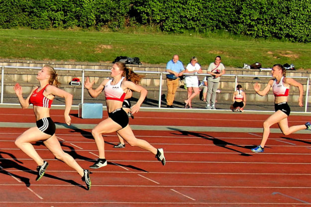 Im 100m-Lauf setzte sich Leonie Frank (Kassel, 12,88) vor Nele Schmoll (13,03) durch. Foto: nh