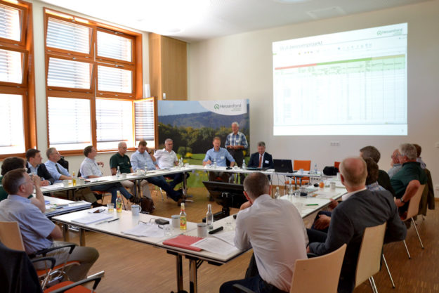 Die Teilnehmenden am Staatswaldforum 2019 im Forstlichen Bildungszentrum in Weilburg. Foto: M. Sundermann | HessenForst