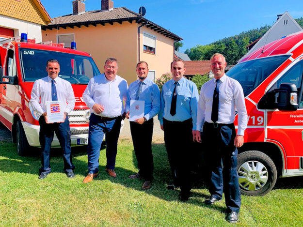 Wehrführer Jörg Klippert aus Reptich, Staatssekretär Mark Weinmeister, Bürgermeister Heiko Manz, Ortsvorsteher und Gemeindejugendfeuerwehrwart Steffen Pretz, Gemeindebrandinspektor Maik Schultz (v.li.). Foto: ©Staatskanzlei