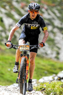 Nach sieben schweren Alpenetappen mit dem Mountainbike erreicht MT-Radsportler Thorsten Damm bei der Bike Transalp den zweiten Platz. Foto: nh